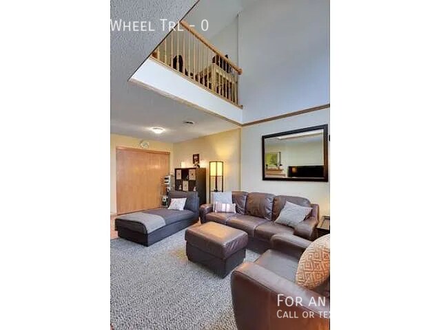 Photo - 2734 Wagon Wheel Curve