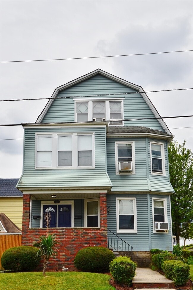 Building Photo - 70 Bennett Ave Rental
