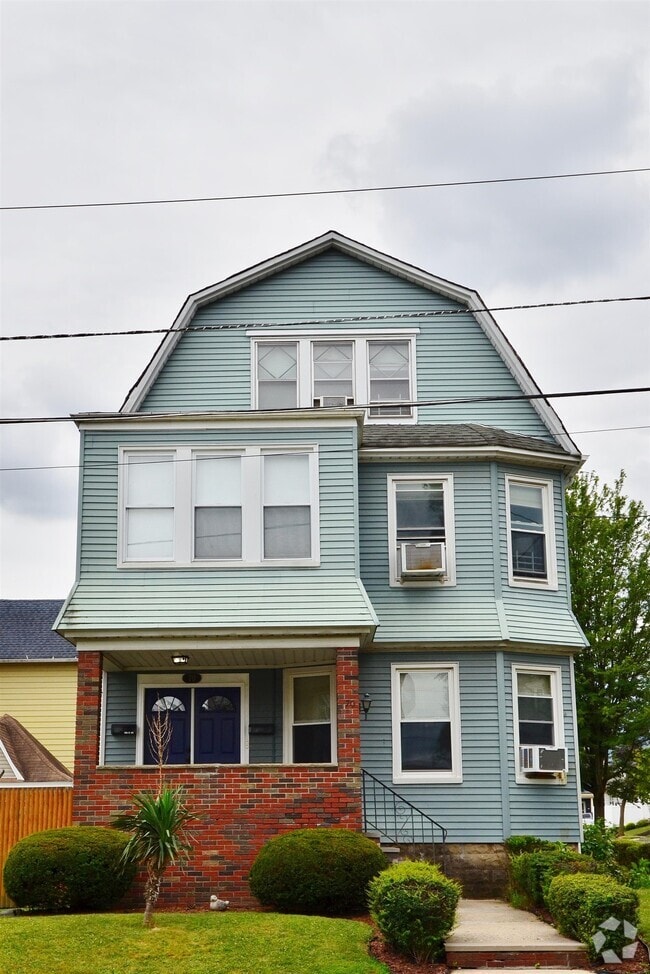 Building Photo - 70 Bennett Ave Rental