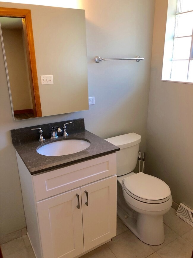 Photo - Updated 3Bed/2Bath Home For Rent Brookfield! 2 Car Attached Garage