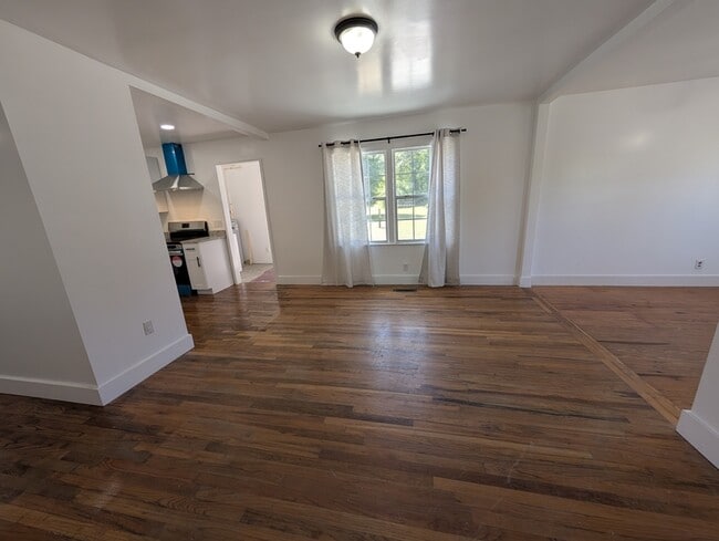 Photo - 427 Crossway Rd