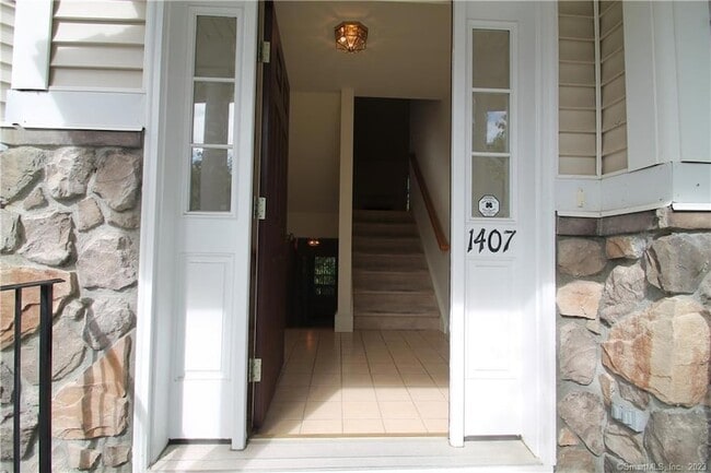 Photo - 1407 Larson Dr