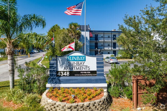 4348 Plaza Dr Holiday, FL