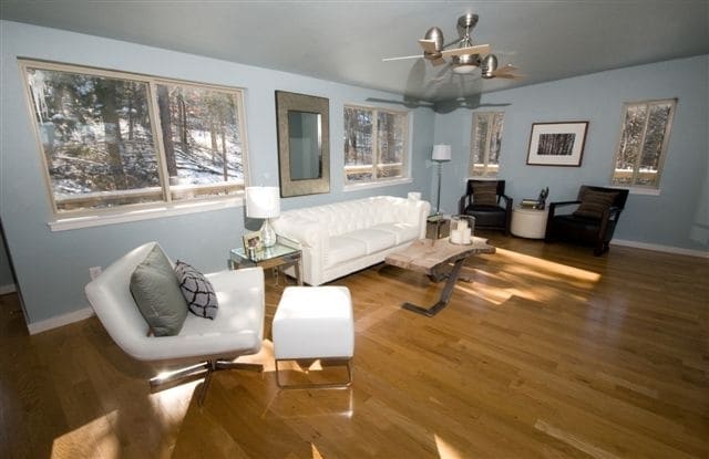 Building Photo - Beautiful lakefront home with gorgeous views