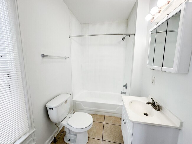Photo - 218 Ferris St