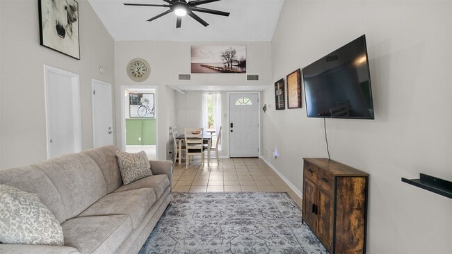 Photo - 68 Westwood Dr W