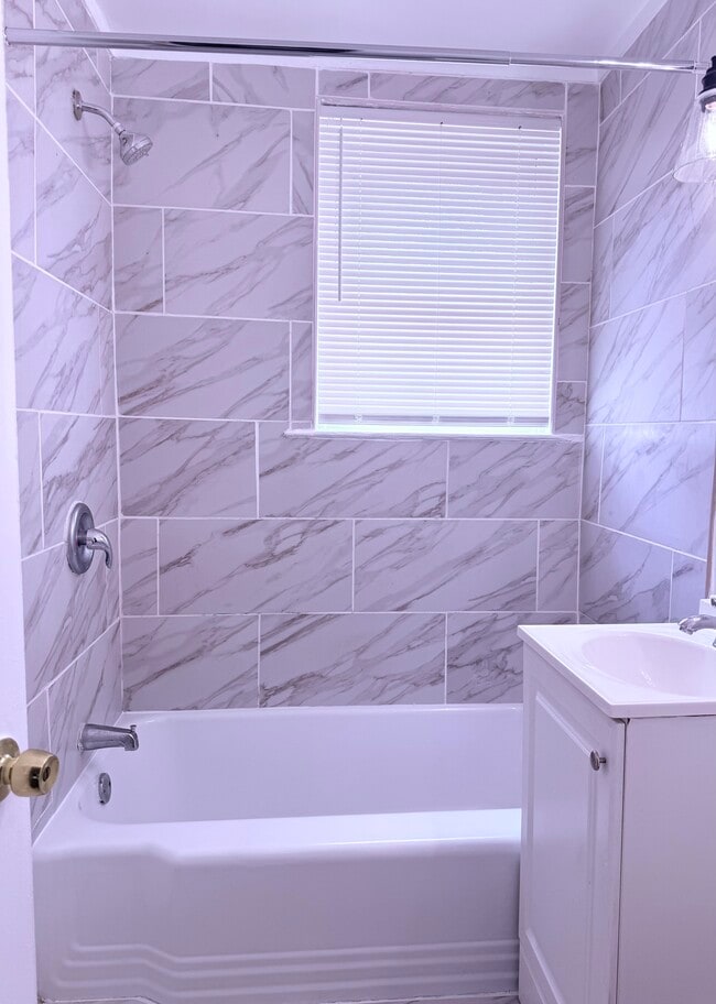 Bathroom - 1868 Park Blvd Unit A