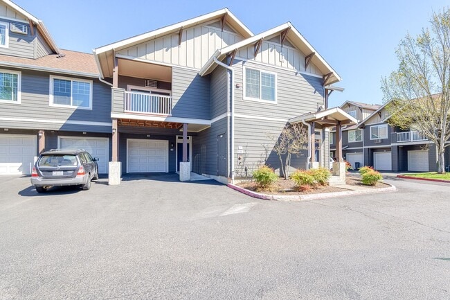 Charming 2-Bed Condo with Lush Views & Lux... - Charming 2-Bed Condo with Lush Views & Lux...
