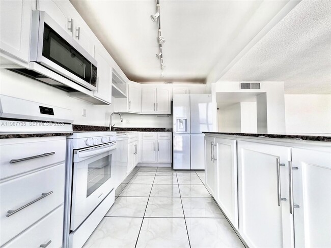 Photo - 600 NE 36th St Unit 1921