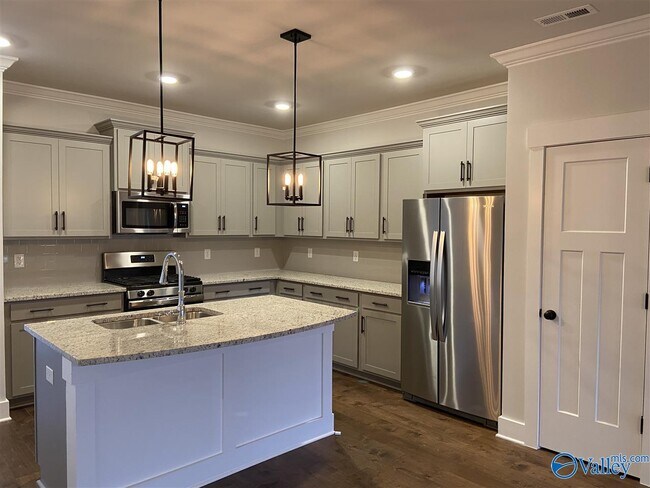 Photo - 440 Legend Oak Way SW