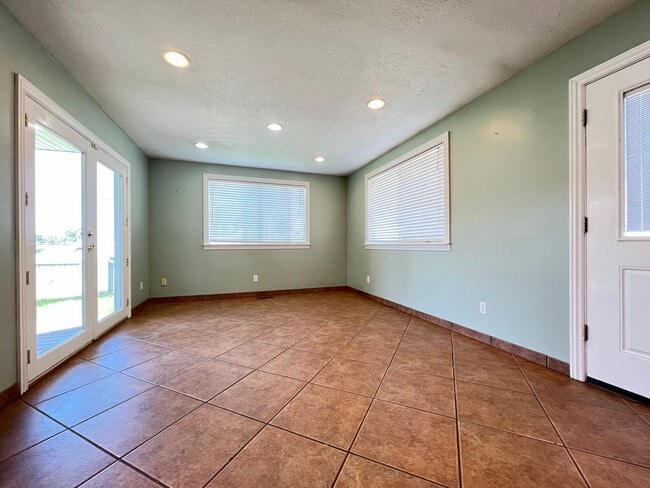 Photo - 5 Bedroom/2.5 Bathroom Home in West Valley...