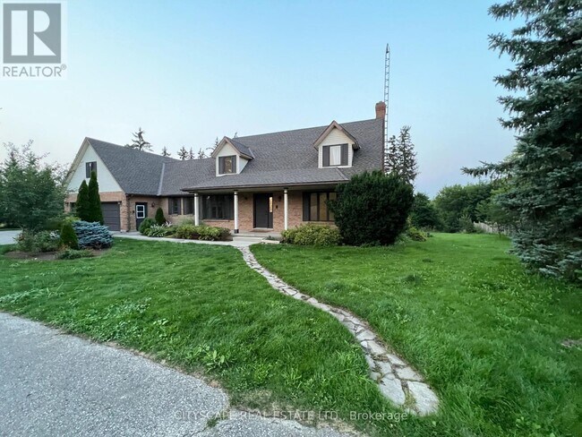 Photo - 2361 Victoria St N