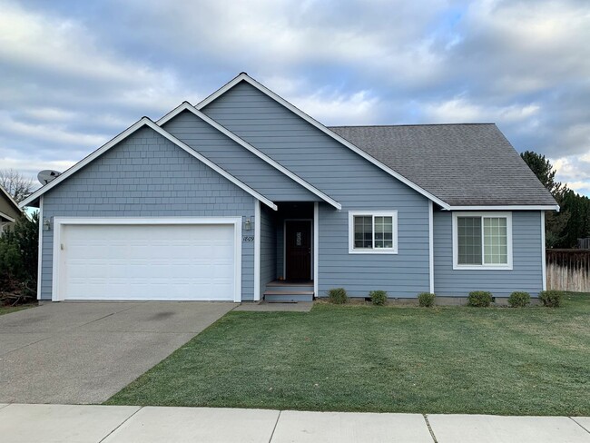 Building Photo - BONUS RENT SPECIAL! Nice 3 Bed, 2 Bath Home!