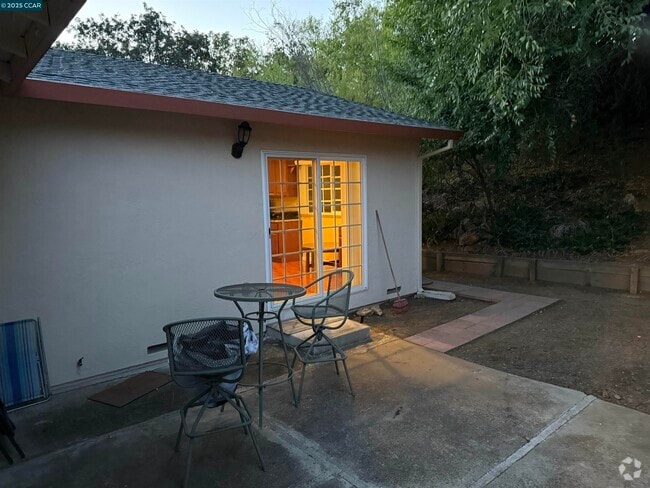 Building Photo - 5459 Louisiana Dr Rental