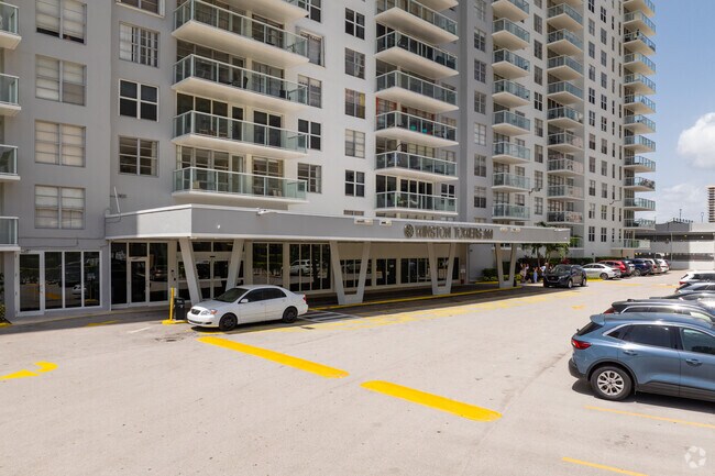 Photo - Winston Towers 300