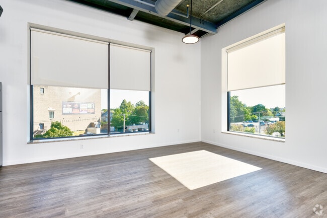 1BR, 1BA - 846SF - Living Room/Dining Room - 50 Prince Apartments