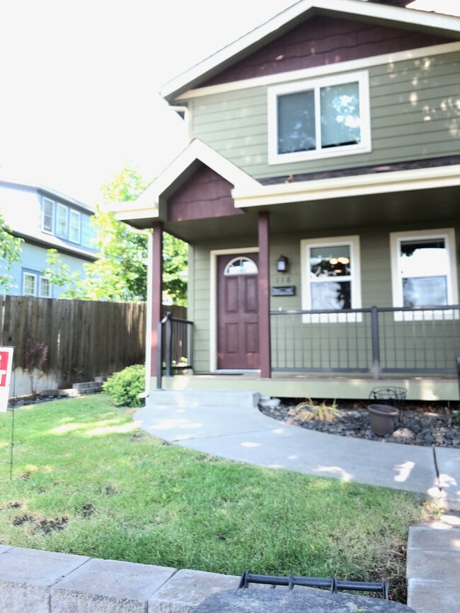 Building Photo - 116 5th St Rental