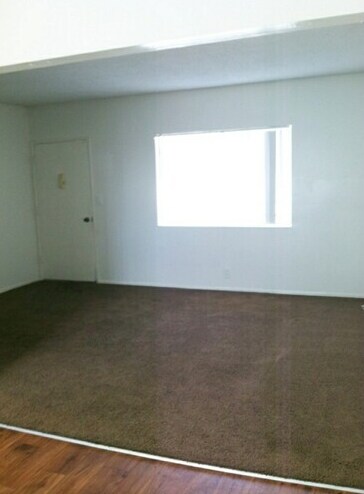 Living Area - 11704 Truro