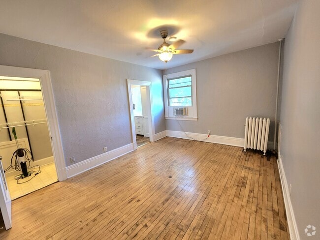Building Photo - 327 6th Ave SE Unit Studio Rental