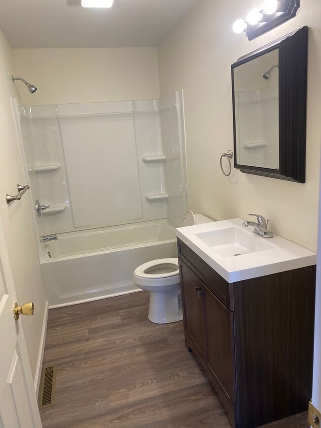 Photo - 606 W Cherry St