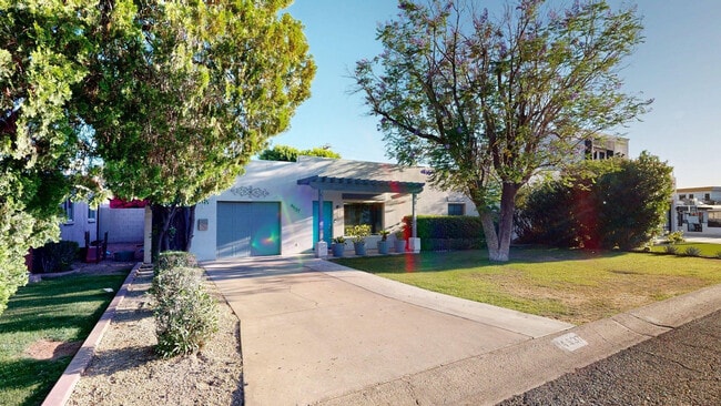 Photo - 4537 E Devonshire Ave