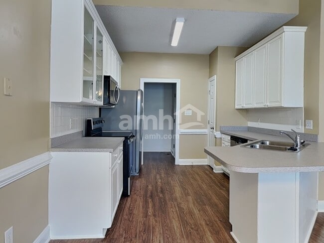 Photo - 702 Landing View Dr