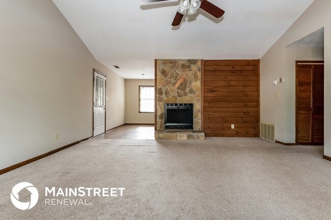 Photo - 1274 Classic Dr NE