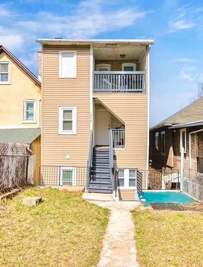 Photo - 1348 E 6th St Unit 2