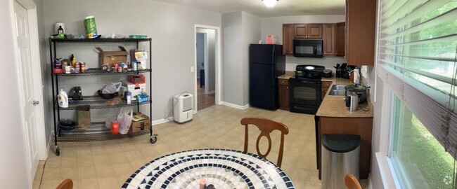 Building Photo - 212 Cedar Dr Rental
