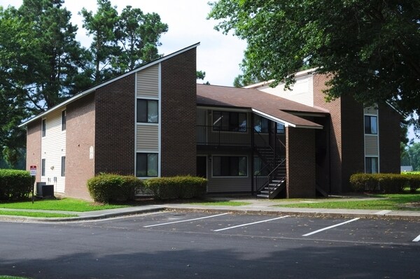 Photo - The Oaks Apartments