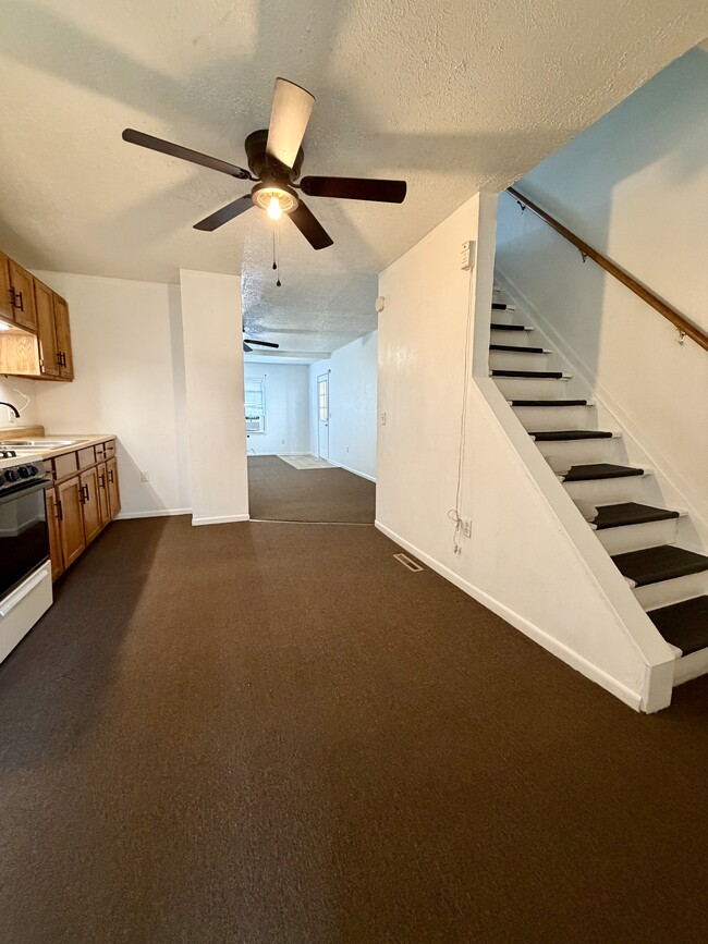 Photo - 520 Knowles Ln
