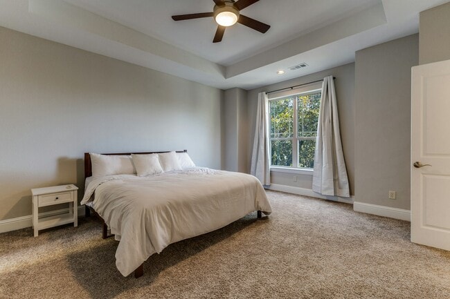 Photo - 5914 Hudson St