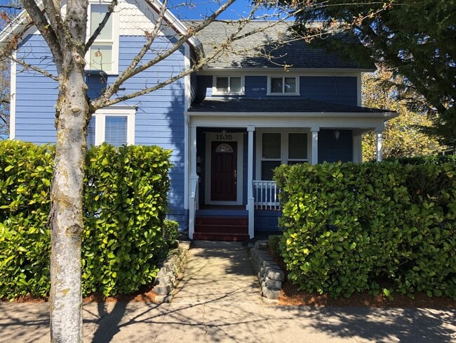 Building Photo - Beautiful Ground Level 1Bed/1Bath with out... Unit 2 Rental