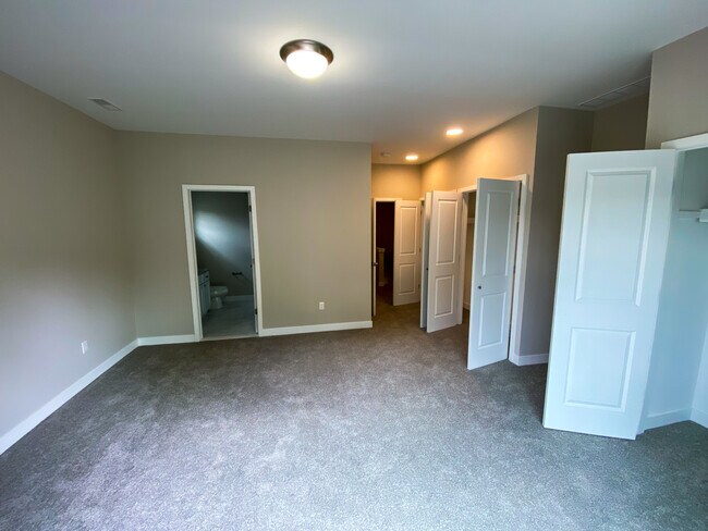 Photo - Lathrup Court Apartments