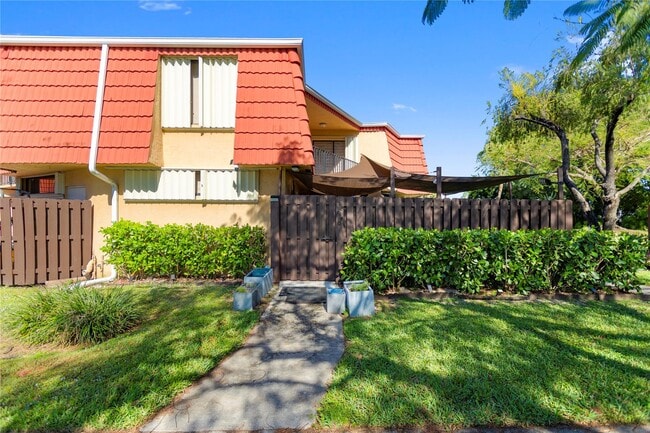 Photo - 22940 Oxford Pl