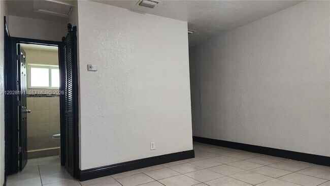 Photo - 877 NW 10th St Unit -