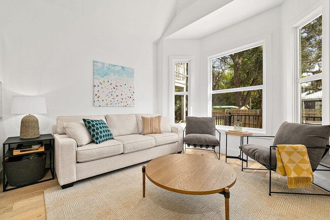 Building Photo - 90 De Haven St Rental