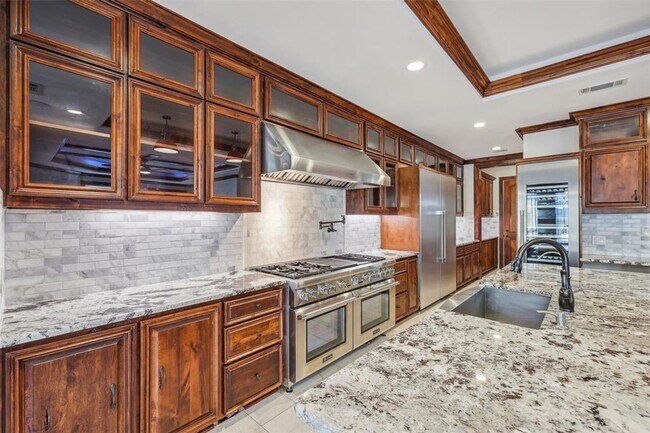 Photo - Unique 5 Bedroom Mini-Mansion Unit A