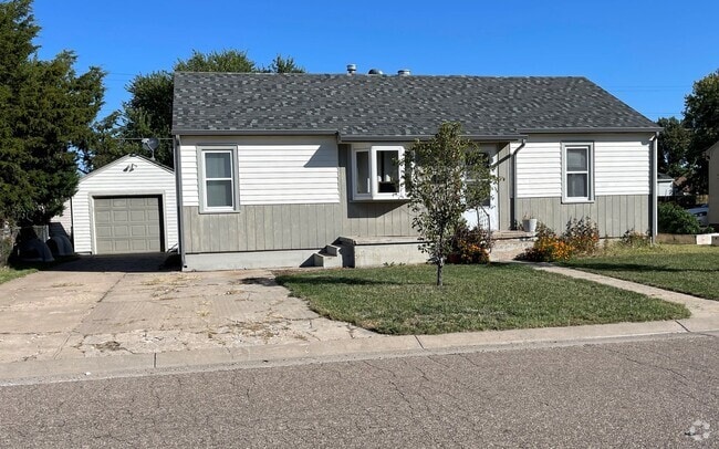 Building Photo - 2 Bedroom, 1 Bathroom House with Detached ...