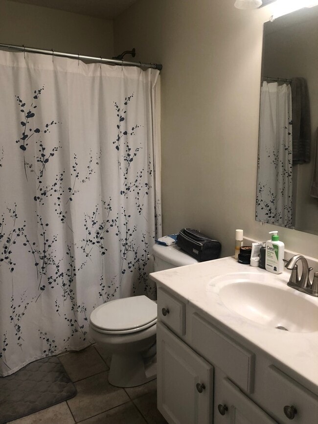 Photo - Two bedroom condo, top floor, with view, near Timberlake/ Liberty/ CVCC Unidad 305