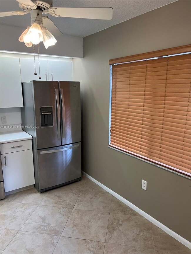 Photo - 12550 SW 15th St Unidad 307E
