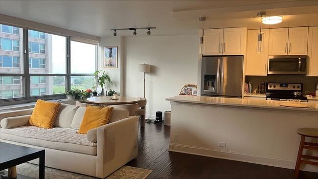 Photo - 3550 N Lake Shore Dr