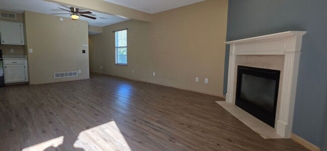 205 NE Dogwood St Unit D