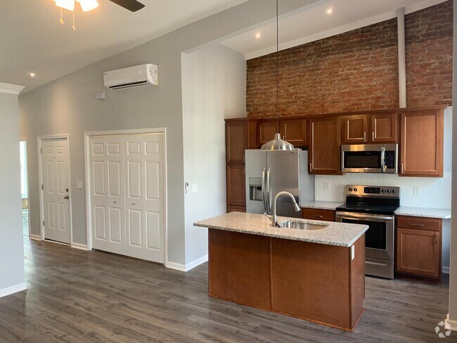 Building Photo - 295 Lark St Rental