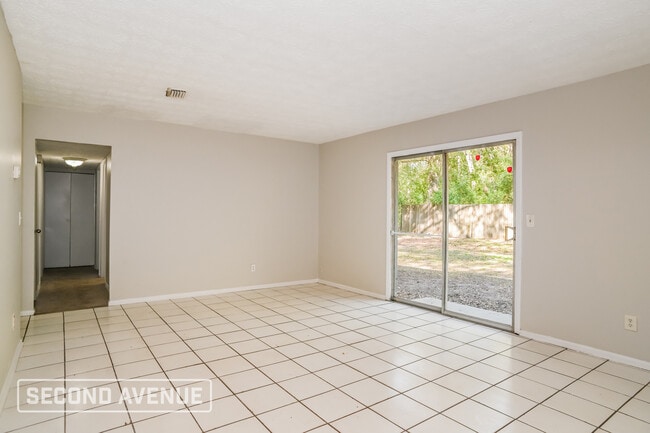 Photo - 5111 Arrowsmith Rd