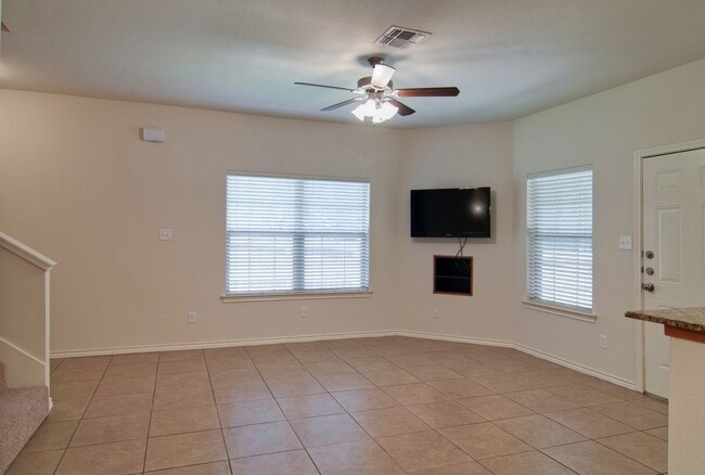 Photo - Immediate Move in! HUGE 3/3 duplex just Mi...