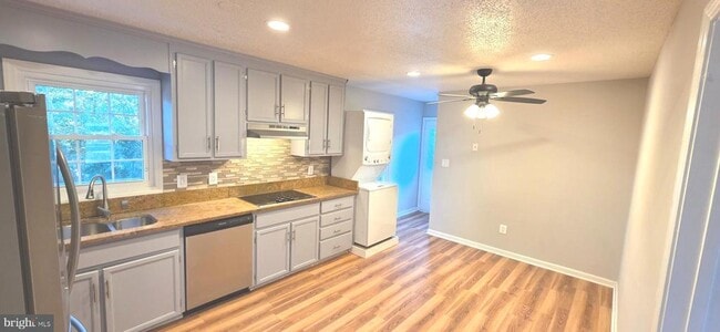 Photo - 125 Oakview Dr SE