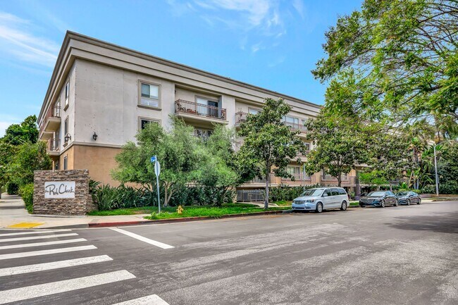 Photo - 141 S Clark Dr