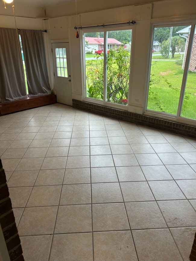 Photo - 3582 Greenwood Dr