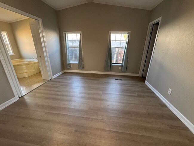 Photo - 1406 Winona Ct